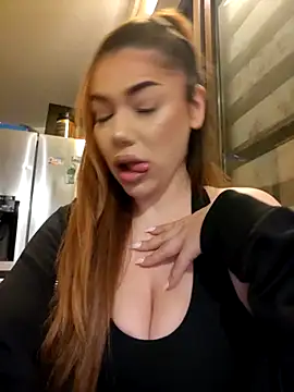 Snapshot of Ella_sweety chatting on January 31, 10:21 pm Ella sweety online show from January 31, 10:21 pm