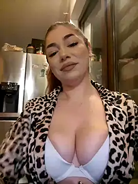 Snapshot of Ella_sweety chatting on January 3, 9:15 pm Ella sweety online show from January 3, 9:15 pm