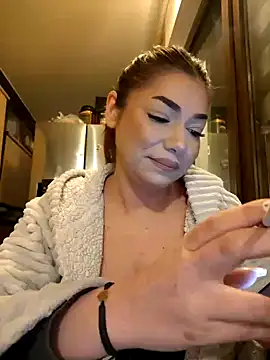 Snapshot of Ella_sweety chatting on January 10, 8:48 pm Ella sweety online show from January 10, 8:48 pm