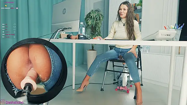 Snapshot of art_porno chatting on October 28, 12:33 am art porno online show from October 28, 12:33 am