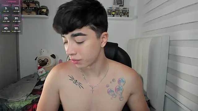 santy7v7 online show from April 2, 1:40 pm