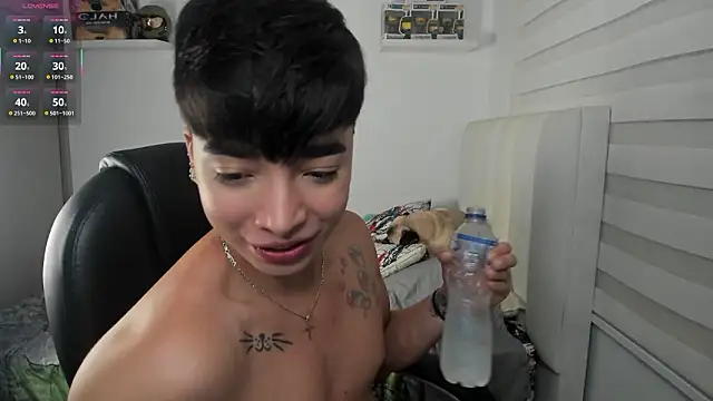 Snapshot of santy7v7 chatting on February 17, 1:41 pm santy7v7 online show from February 17, 1:41 pm