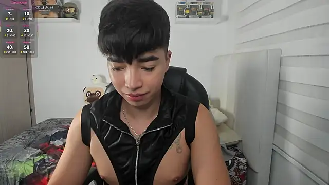 Snapshot of santy7v7 chatting on February 15, 1:32 pm santy7v7 online show from February 15, 1:32 pm