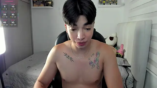 Snapshot of santy7v7 chatting on December 17, 1:27 pm santy7v7 online show from December 17, 1:27 pm