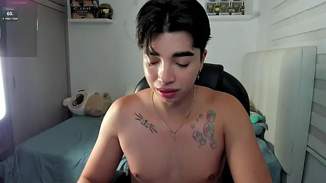 Snapshot of santy7v7 chatting on January 13, 1:37 pm santy7v7 online show from January 13, 1:37 pm