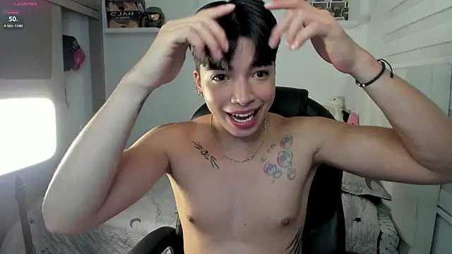 santy7v7 online show from December 2, 1:35 pm