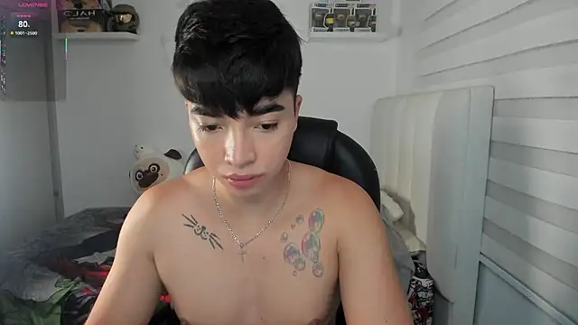 Snapshot of santy7v7 chatting on February 18, 1:29 pm santy7v7 online show from February 18, 1:29 pm