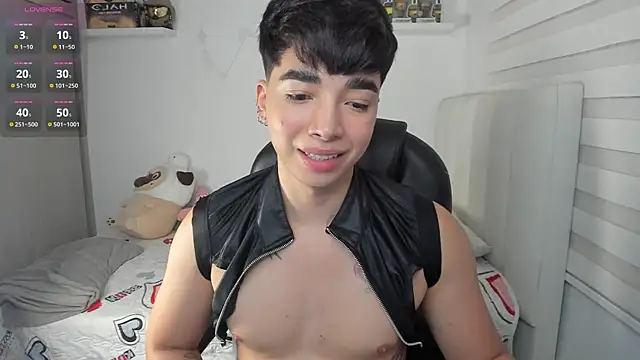 Snapshot of santy7v7 chatting on May 24, 1:44 pm santy7v7 online show from May 24, 1:44 pm