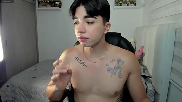 Snapshot of santy7v7 chatting on December 16, 1:26 pm santy7v7 online show from December 16, 1:26 pm