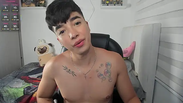 Snapshot of santy7v7 chatting on February 13, 1:33 pm santy7v7 online show from February 13, 1:33 pm