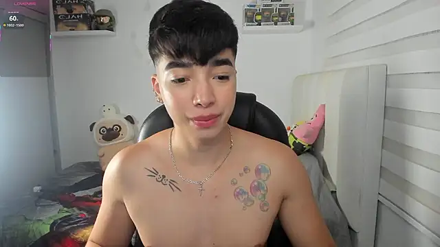 Snapshot of santy7v7 chatting on February 10, 1:32 pm santy7v7 online show from February 10, 1:32 pm