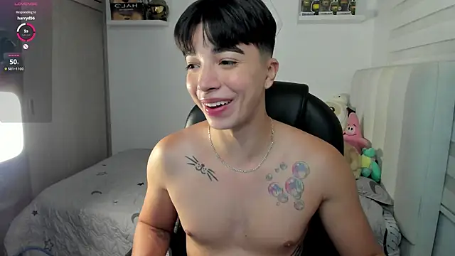 santy7v7 online show from December 3, 1:32 pm