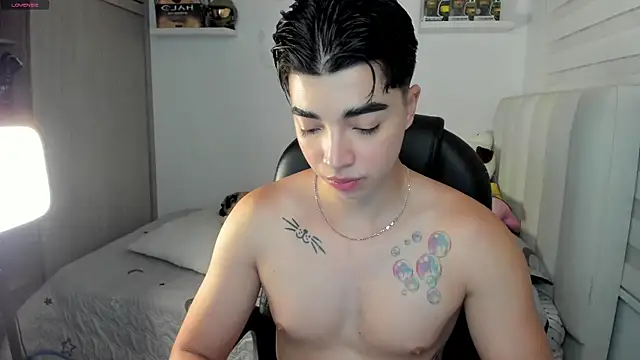 santy7v7 online show from December 5, 1:32 pm