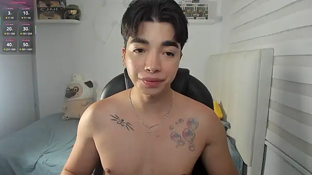 Snapshot of santy7v7 chatting on February 8, 1:42 pm santy7v7 online show from February 8, 1:42 pm