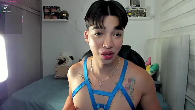 Snapshot of santy7v7 chatting on January 18, 1:47 pm santy7v7 online show from January 18, 1:47 pm