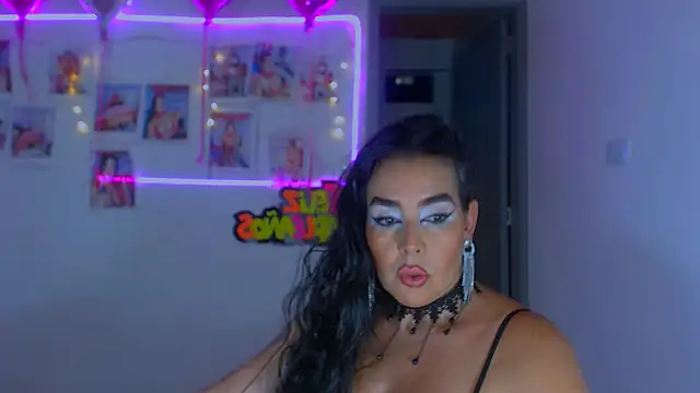 Snapshot of sweet_vanessa_22 chatting on January 24, 2:18 am sweet vanessa 22 online show from January 24, 2:18 am