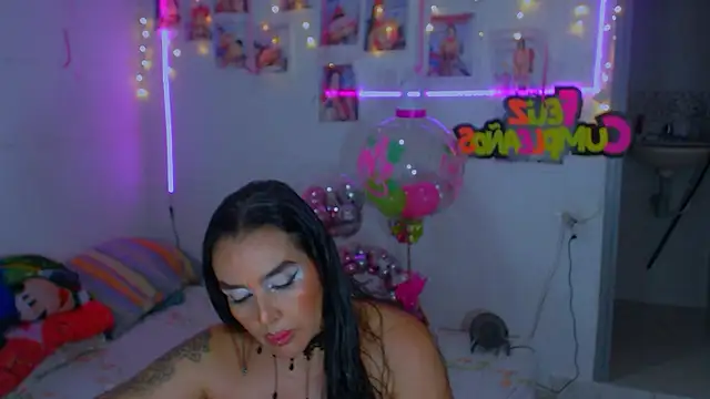 Snapshot of sweet_vanessa_22 chatting on December 7, 3:53 am sweet vanessa 22 online show from December 7, 3:53 am