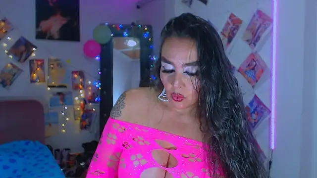 Snapshot of sweet_vanessa_22 chatting on December 5, 4:44 am sweet vanessa 22 online show from December 5, 4:44 am