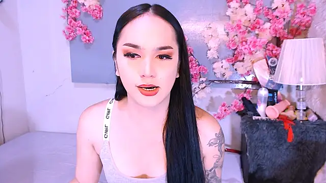 Snapshot of Oriental_Tiara chatting on December 14, 11:27 am Oriental Tiara online show from December 14, 11:27 am