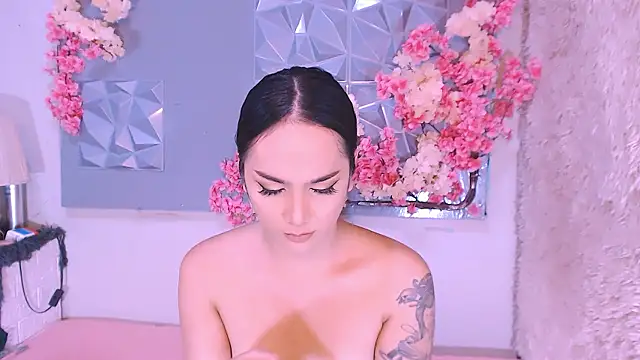 Snapshot of Oriental_Tiara chatting on January 11, 5:36 am Oriental Tiara online show from January 11, 5:36 am