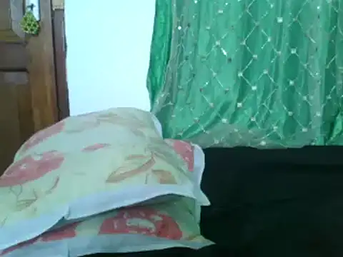 Snapshot of sweetchic_ chatting on September 20, 12:32 pm sweetchic online show from September 20, 12:32 pm