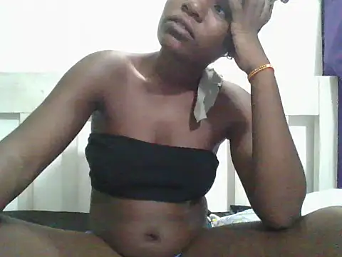 Snapshot of sweetchic_ chatting on February 8, 11:02 pm sweetchic online show from February 8, 11:02 pm