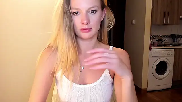 Snapshot of Annloveyou chatting on November 18, 9:29 pm Annloveyou online show from November 18, 9:29 pm