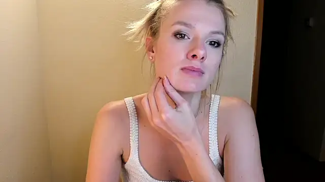 Snapshot of Annloveyou chatting on January 4, 10:24 pm Annloveyou online show from January 4, 10:24 pm