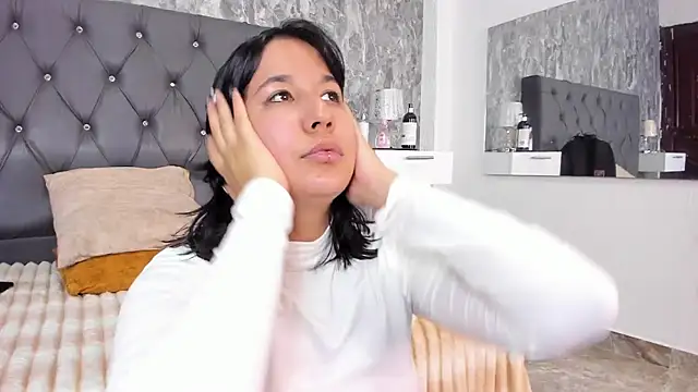 Snapshot of Lia_sarahi chatting on February 20, 12:18 am Lia sarahi online show from February 20, 12:18 am