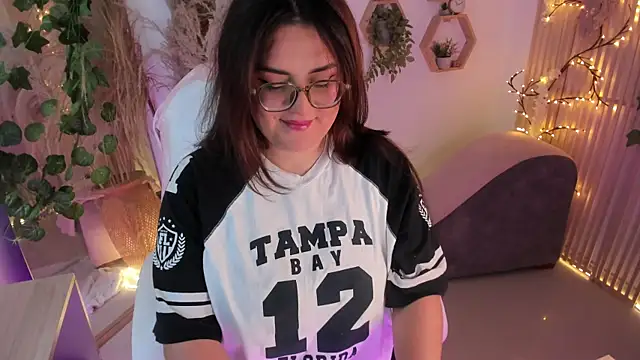 paulinacostello online show from February 17, 4:48 pm