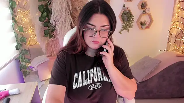 Snapshot of paulinacostello chatting on June 3, 3:50 pm paulinacostello online show from June 3, 3:50 pm