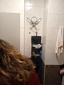 Snapshot of DienkaGreen chatting on November 4, 12:20 pm DienkaGreen online show from November 4, 12:20 pm