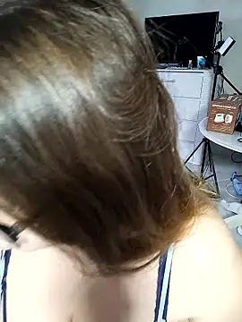 Snapshot of DienkaGreen chatting on October 30, 10:24 am DienkaGreen online show from October 30, 10:24 am