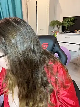 Snapshot of DienkaGreen chatting on December 18, 4:39 am DienkaGreen online show from December 18, 4:39 am