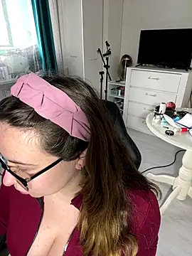 Snapshot of DienkaGreen chatting on November 12, 11:36 am DienkaGreen online show from November 12, 11:36 am