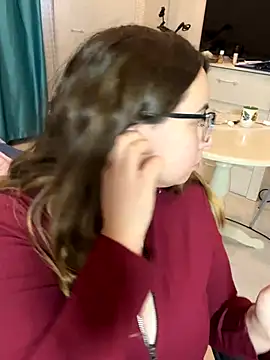 Snapshot of DienkaGreen chatting on November 19, 12:05 pm DienkaGreen online show from November 19, 12:05 pm