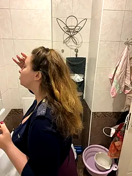 Snapshot of DienkaGreen chatting on November 16, 6:34 pm DienkaGreen online show from November 16, 6:34 pm