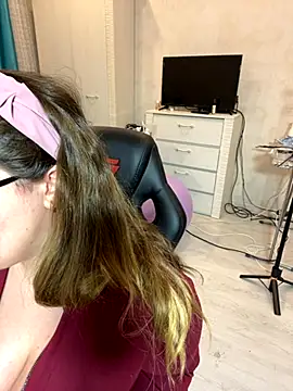 Snapshot of DienkaGreen chatting on November 30, 2:07 pm DienkaGreen online show from November 30, 2:07 pm