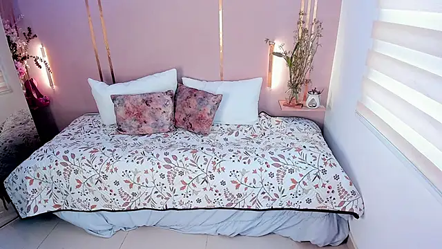 lena paulxo online show from April 10, 4:03 pm