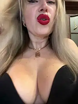 Snapshot of Kittenforyou chatting on January 10, 1:28 pm Kittenforyou online show from January 10, 1:28 pm