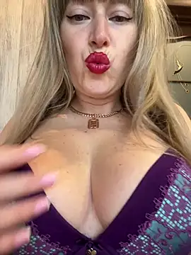 Snapshot of Kittenforyou chatting on February 21, 2:19 pm Kittenforyou online show from February 21, 2:19 pm