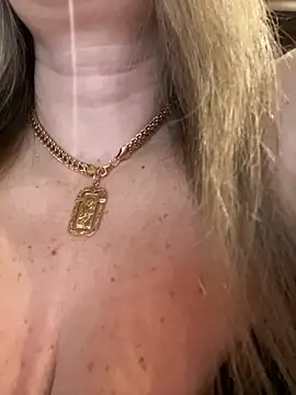 Snapshot of Kittenforyou chatting on February 18, 1:29 pm Kittenforyou online show from February 18, 1:29 pm