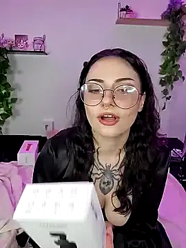 Moxxxie online show from December 5, 5:12 pm