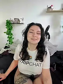 Snapshot of Moxxxie chatting on March 22, 6:22 am Moxxxie online show from March 22, 6:22 am