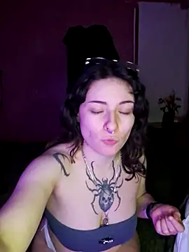 Snapshot of Moxxxie chatting on February 27, 5:35 pm Moxxxie online show from February 27, 5:35 pm