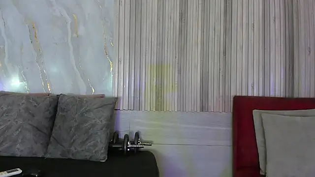 BriannaChelsea online show from May 28, 11:27 am