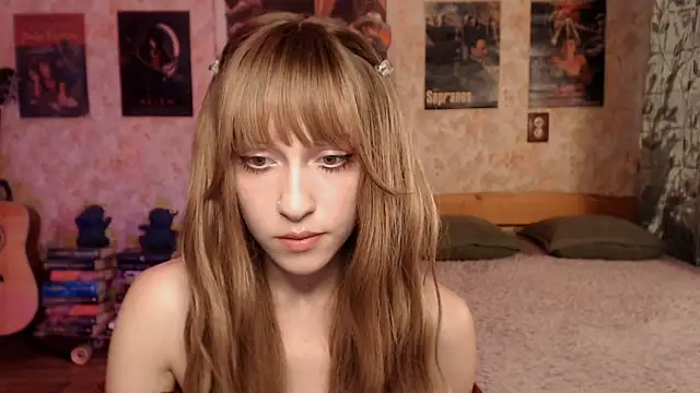 Snapshot of Friendly_Ellie chatting on July 1, 12:33 am Friendly Ellie online show from July 1, 12:33 am