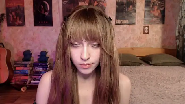Snapshot of Friendly_Ellie chatting on June 4, 11:20 pm Friendly Ellie online show from June 4, 11:20 pm
