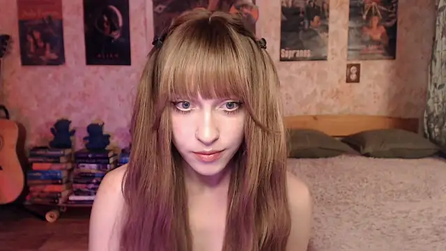 Snapshot of Friendly_Ellie chatting on June 18, 12:20 am Friendly Ellie online show from June 18, 12:20 am