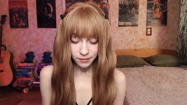 Friendly Ellie online show from November 18, 11:15 pm